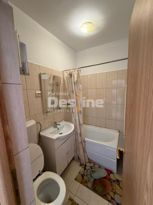 Casa cu 6 unitati, doua locuri de parcare si curte, situata langa AFI Mall 