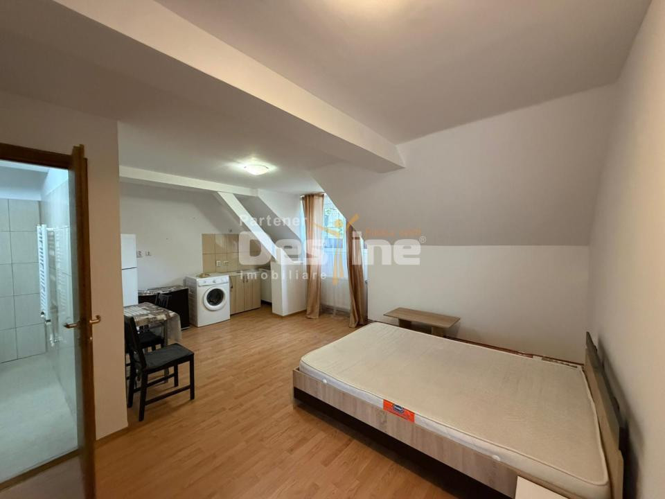Casa cu 6 unitati, doua locuri de parcare si curte, situata langa AFI Mall 