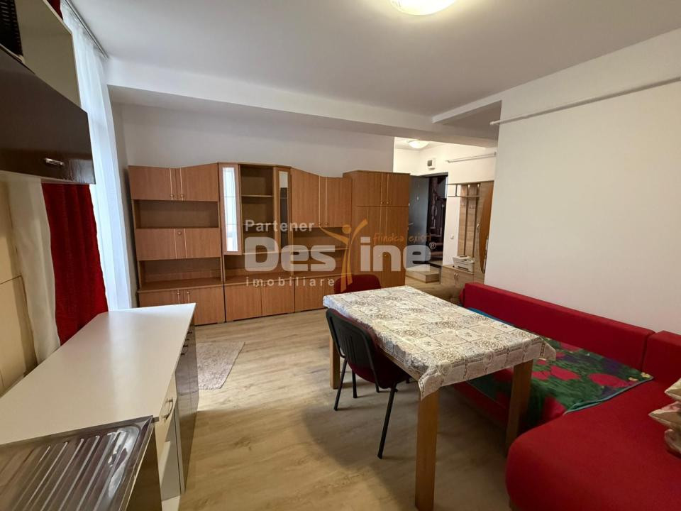 Casa cu 6 unitati, doua locuri de parcare si curte, situata langa AFI Mall 