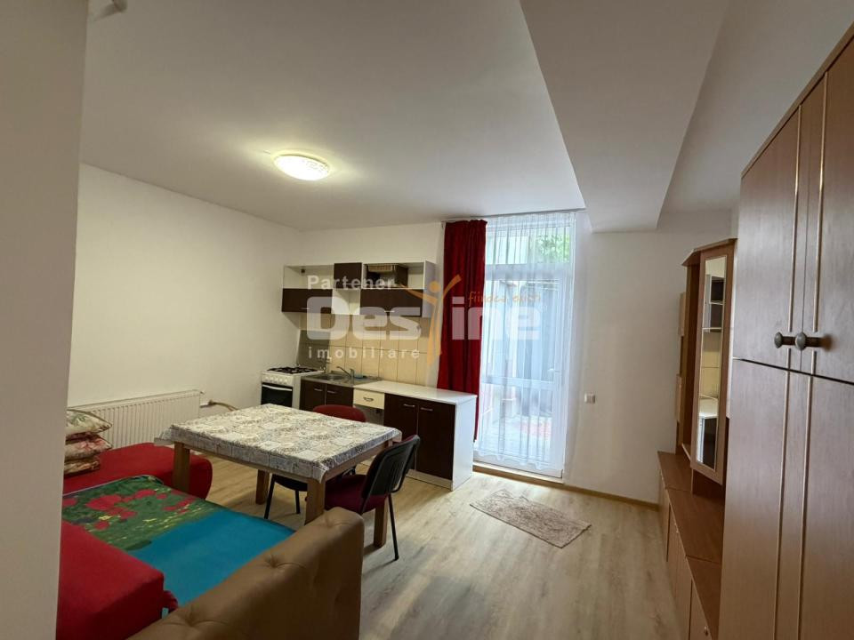 Casa cu 6 unitati, doua locuri de parcare si curte, situata langa AFI Mall 