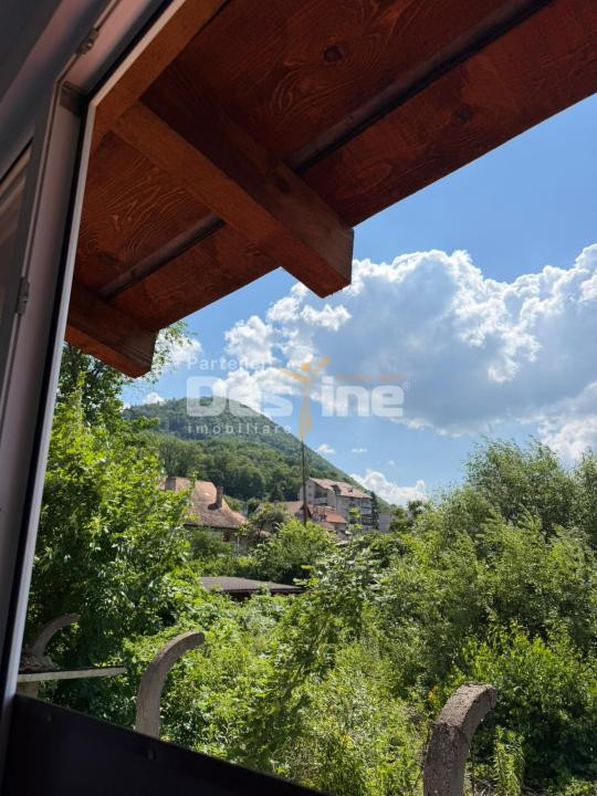 Casa cu 6 unitati, doua locuri de parcare si curte, situata langa AFI Mall 