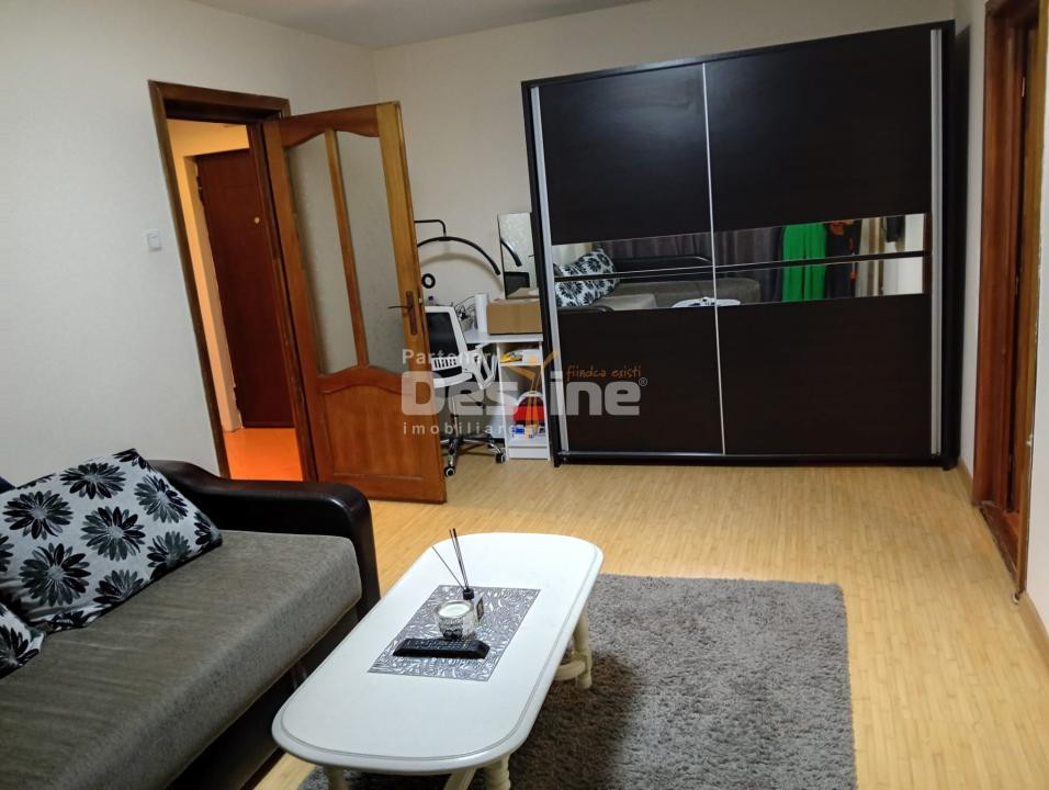 apartament 2 camere semi-decomandat, mobilat, cart. Valea Rosie