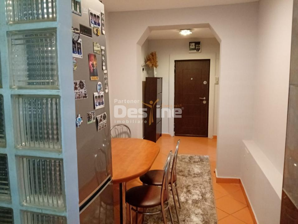 apartament 2 camere semi-decomandat, mobilat, cart. Valea Rosie