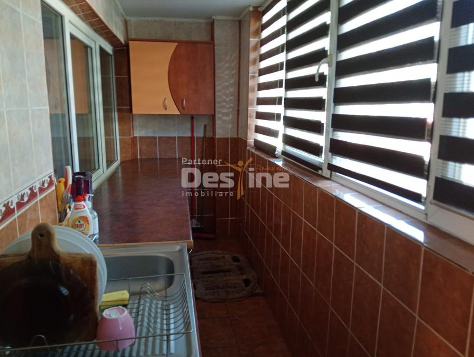 apartament 2 camere semi-decomandat, mobilat, cart. Valea Rosie