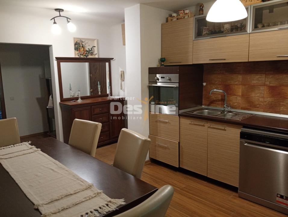 apartament decomandat 4 camere, cartier 1 mai (centrala termica, AC)