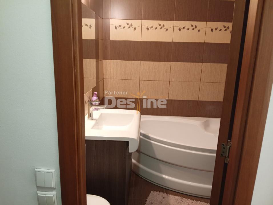 apartament decomandat 4 camere, cartier 1 mai (centrala termica, AC)