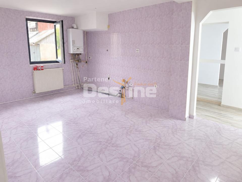 Apartament de vânzare, Comănești, Bc, Ideal pentru locuință sau spatiu comercial