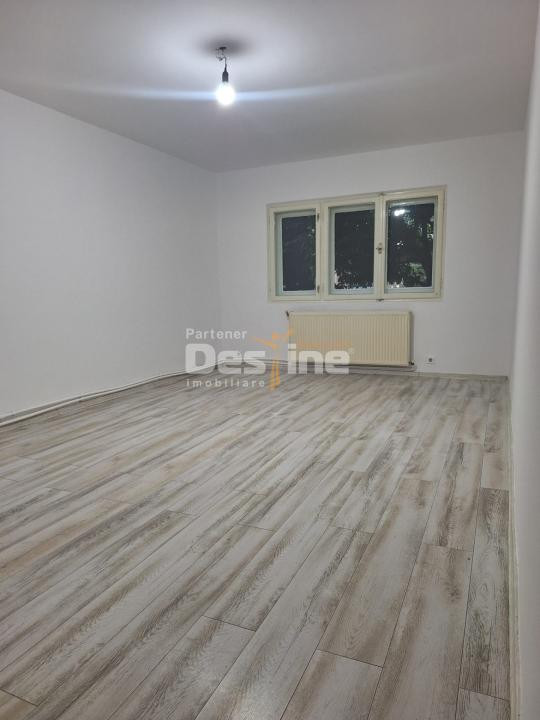 Apartament de vânzare, Comănești, Bc, Ideal pentru locuință sau spatiu comercial