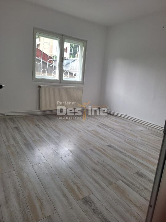 Apartament de vânzare, Comănești, Bc, Ideal pentru locuință sau spatiu comercial