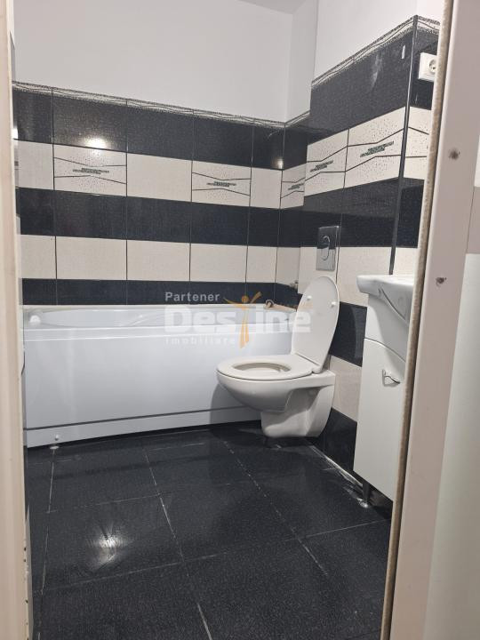 Apartament de vânzare, Comănești, Bc, Ideal pentru locuință sau spatiu comercial