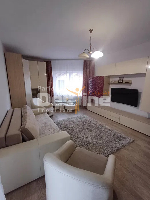 Apartament cu 2 camere decomandat, etajul 1 balcon si loc de parcare, Tractorul 