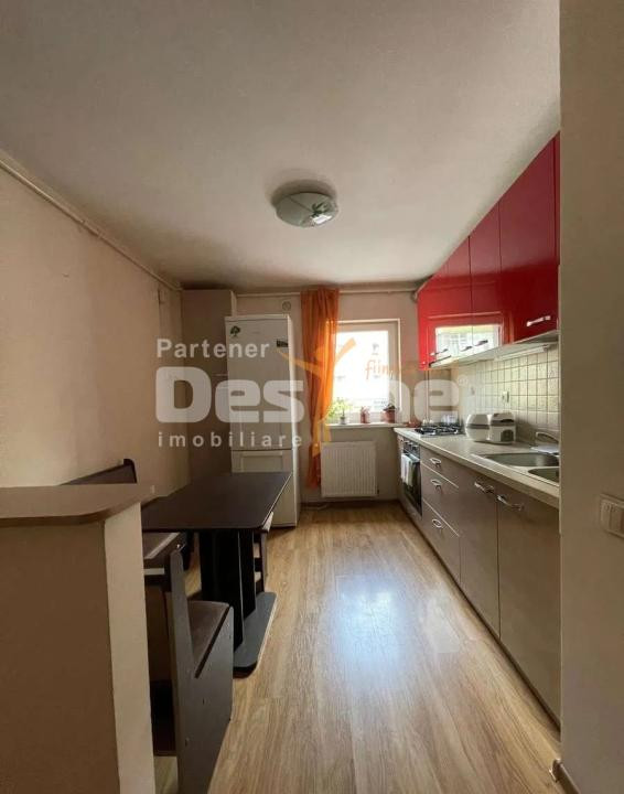 Apartament cu 2 camere decomandat 55 mp la etaj intermediar, cartierul Tractorul