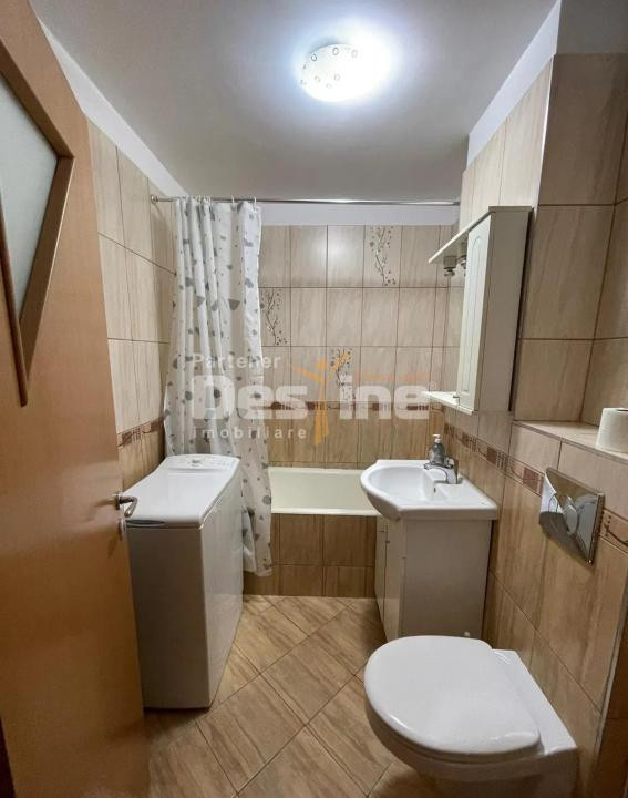 Apartament cu 2 camere decomandat 55 mp la etaj intermediar, cartierul Tractorul
