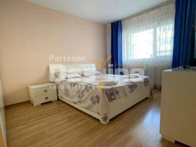 Apartament cu 2 camere decomandat 55 mp la etaj intermediar, cartierul Tractorul