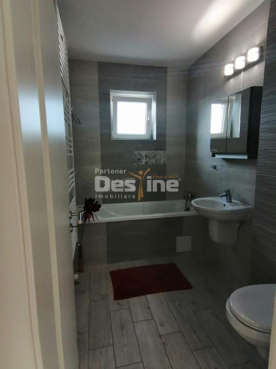 Apartament cu 2 camere decomandat, cu balcon si loc de parcare,   Avantgarden 3 