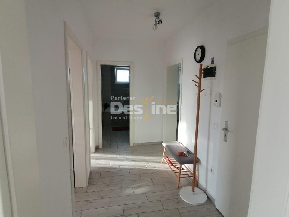 Apartament cu 2 camere decomandat, cu balcon si loc de parcare,   Avantgarden 3 