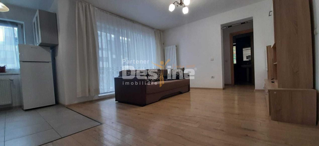 Studio 55 mp la etaj intermediar,  situat in cartierul Tractorul - Mall Coresi  