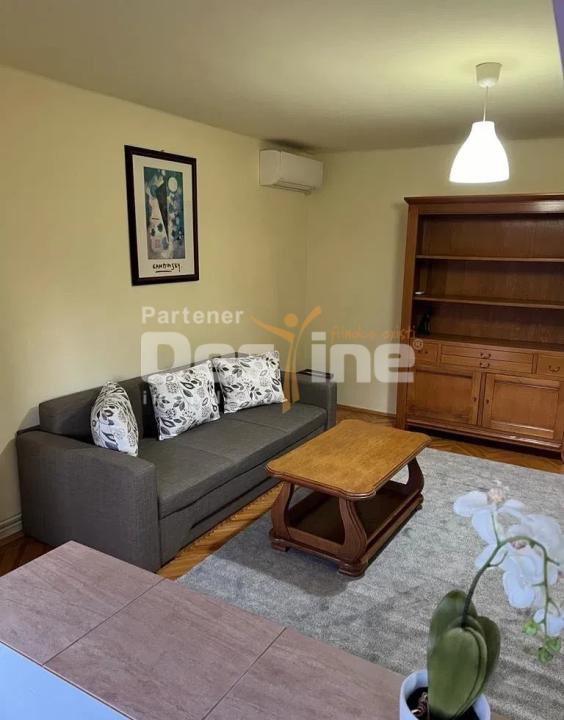  Închiriem apartament central 2 camere