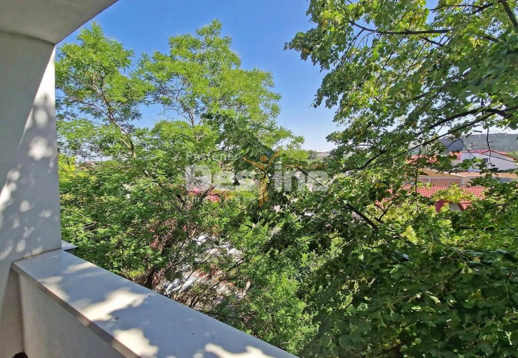 APARTAMENT 3 CAMERE SEMIDECOMANDAT 