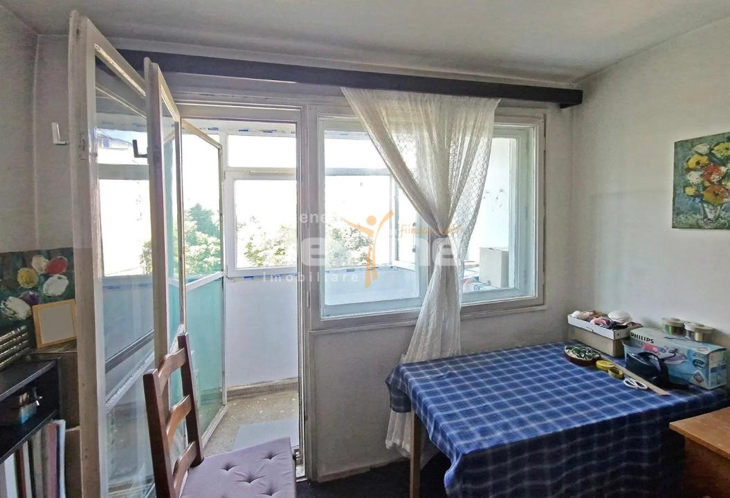 APARTAMENT 3 CAMERE SEMIDECOMANDAT 