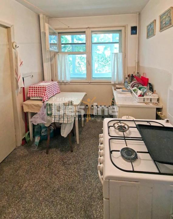 APARTAMENT 3 CAMERE SEMIDECOMANDAT 