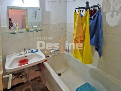 APARTAMENT 3 CAMERE SEMIDECOMANDAT 