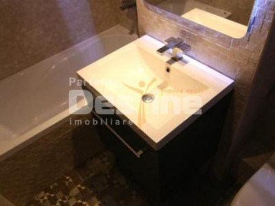 APARTAMENT 3 CAMERE MOBILAT ,UTILAT 