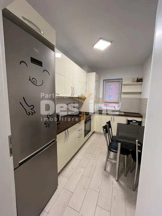 Apartament cu 2 camere decomandat, etaj intermediar, balcon cartierul Tractorul 