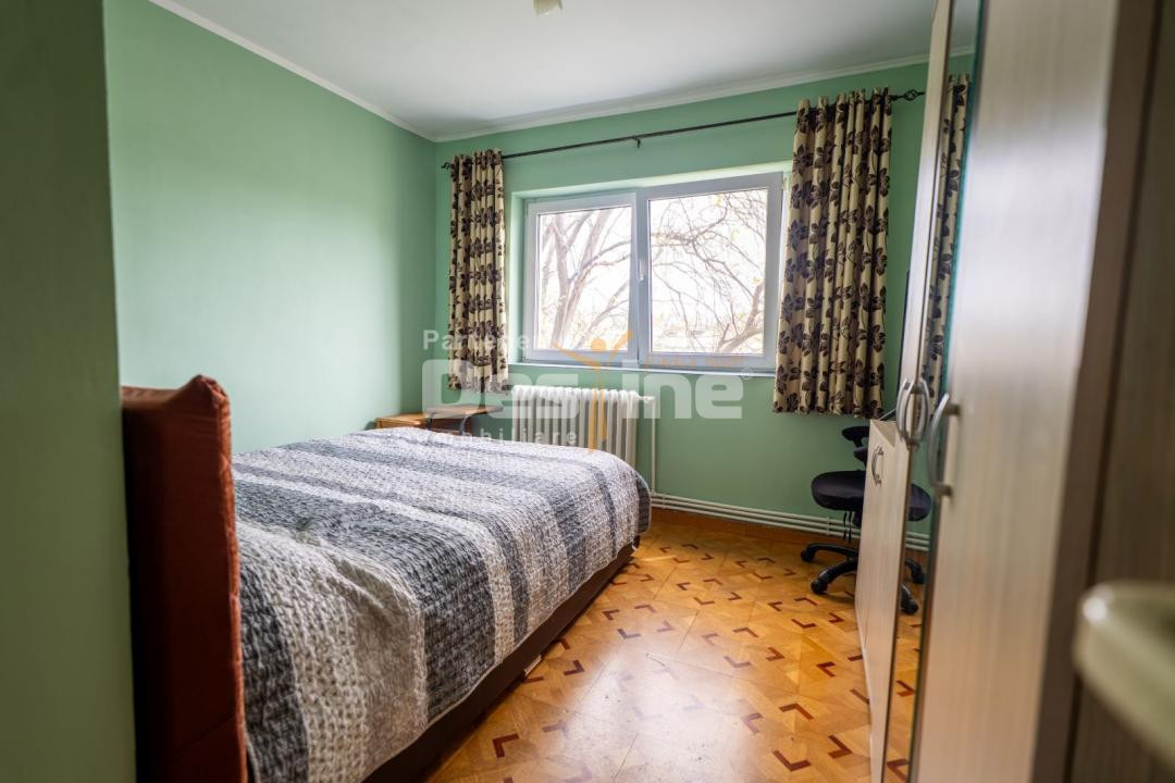 Apartament 2 camere decomandat 50 mp cu balcon si parcare Podu de Fier 