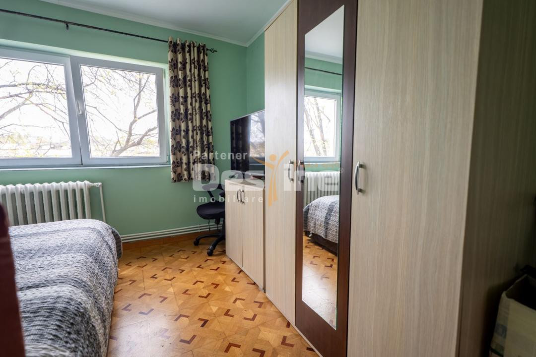 Apartament 2 camere decomandat 50 mp cu balcon si parcare Podu de Fier 