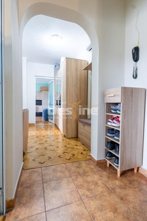 Apartament 2 camere decomandat 50 mp cu balcon si parcare Podu de Fier 