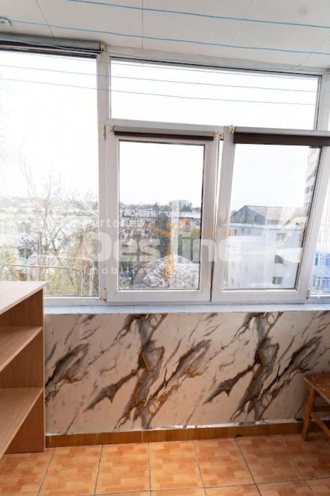 Apartament 2 camere decomandat 50 mp cu balcon si parcare Podu de Fier 