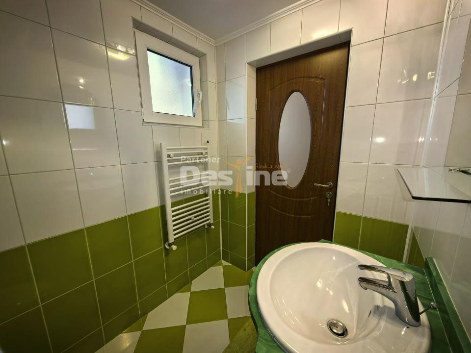 Casă individuală 4 camere 2 garaje 150 mp + anexa și gradina