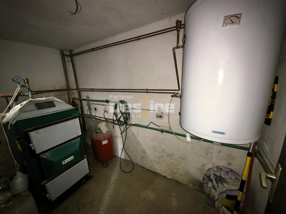 Casă individuală 4 camere 2 garaje 150 mp + anexa și gradina
