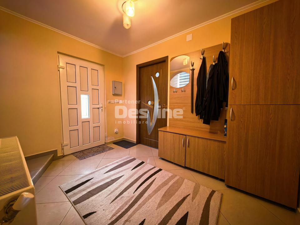 Casă individuală 4 camere 2 garaje 150 mp + anexa și gradina