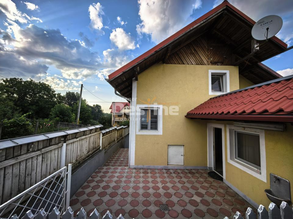 Casă individuală 4 camere 2 garaje 150 mp + anexa și gradina
