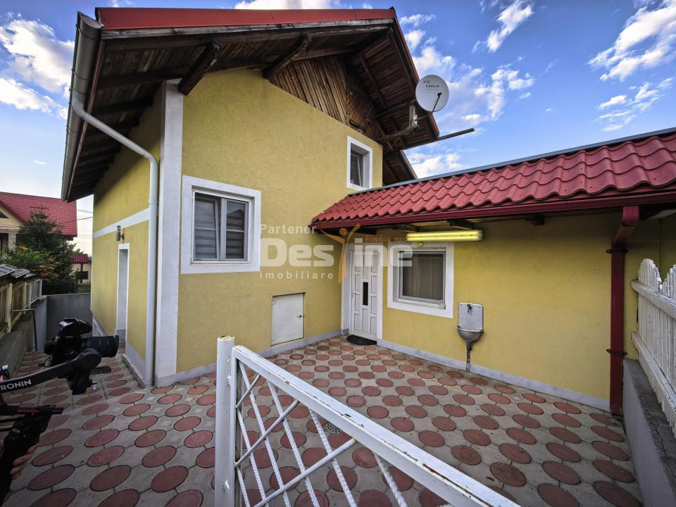 Casă individuală 4 camere 2 garaje 150 mp + anexa și gradina