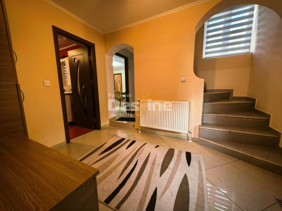 Casă individuală 4 camere 2 garaje 150 mp + anexa și gradina