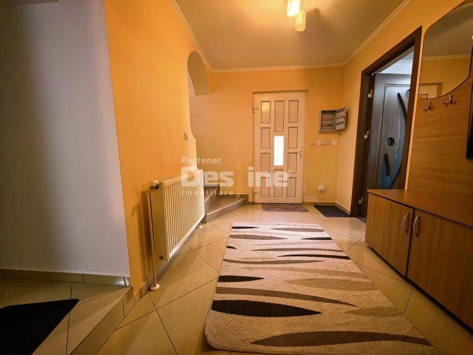 Casă individuală 4 camere 2 garaje 150 mp + anexa și gradina
