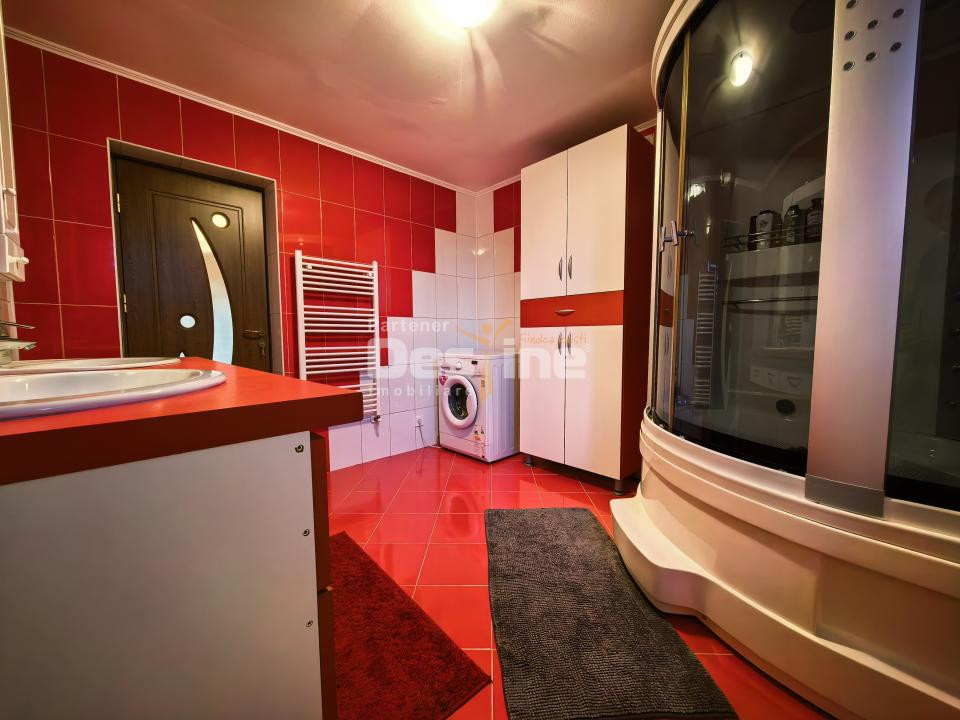 Casă individuală 4 camere 2 garaje 150 mp + anexa și gradina