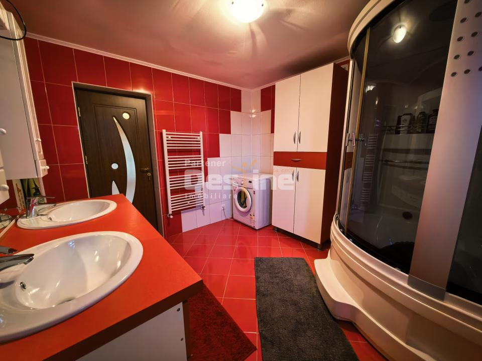 Casă individuală 4 camere 2 garaje 150 mp + anexa și gradina