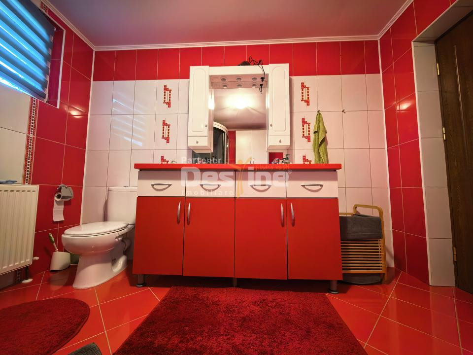 Casă individuală 4 camere 2 garaje 150 mp + anexa și gradina