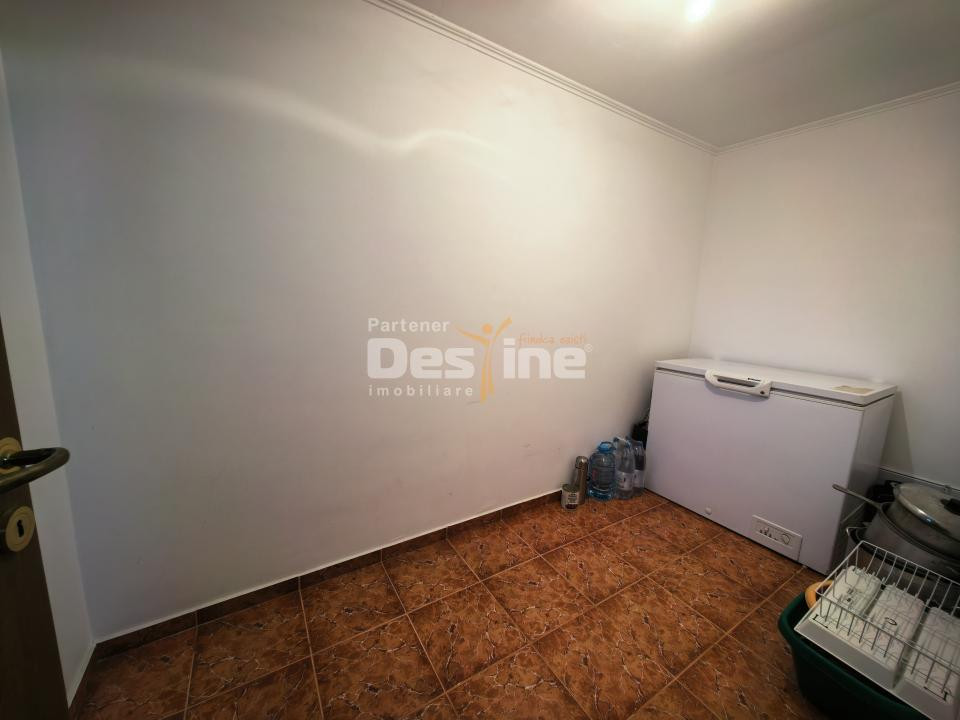 Casă individuală 4 camere 2 garaje 150 mp + anexa și gradina