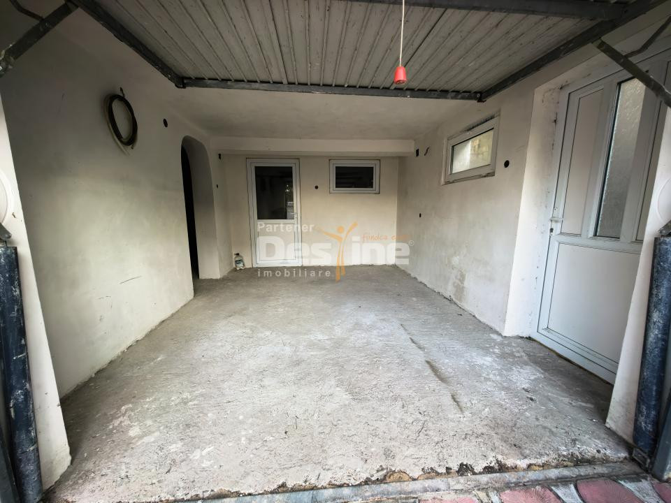 Casă individuală 4 camere 2 garaje 150 mp + anexa și gradina