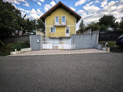 Casă individuală 4 camere 2 garaje 150 mp + anexa și gradina