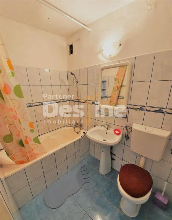 Inchiriez garsoniera zona Lipovei