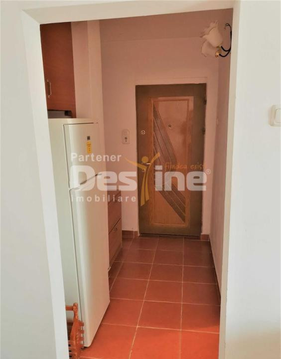 Inchiriez garsoniera zona Lipovei