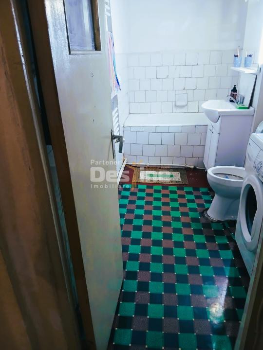 Apartament 3 camere ultracentral focsani etaj 1 2 bai centrala proprie
