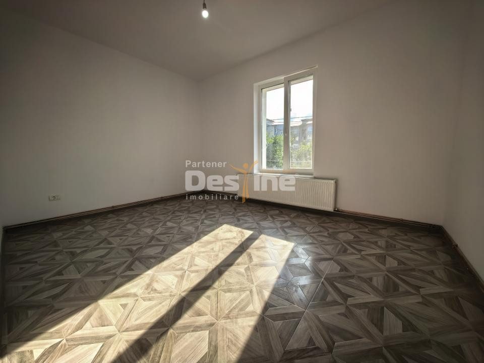 Apartament 2 camere 43 mp renovat complet, etaj 1 + curte
