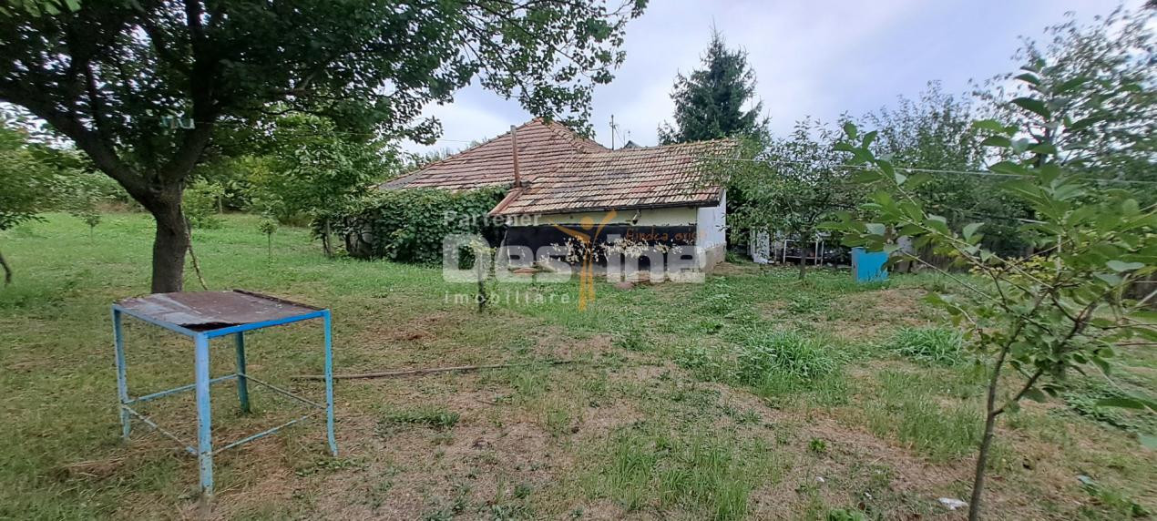 Casa + teren de 1715 mp  Cornesti  